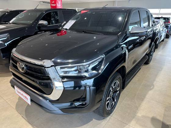 TOYOTA HILUX 2.8 D-4D TURBO DIESEL CD SR 4X4 AUTOMÁTICO